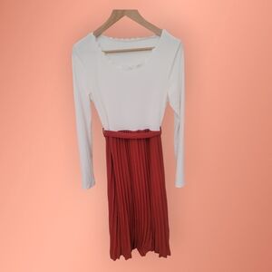 Emery Rose Clasi Two Tone Pleated Hem Belted Dress.